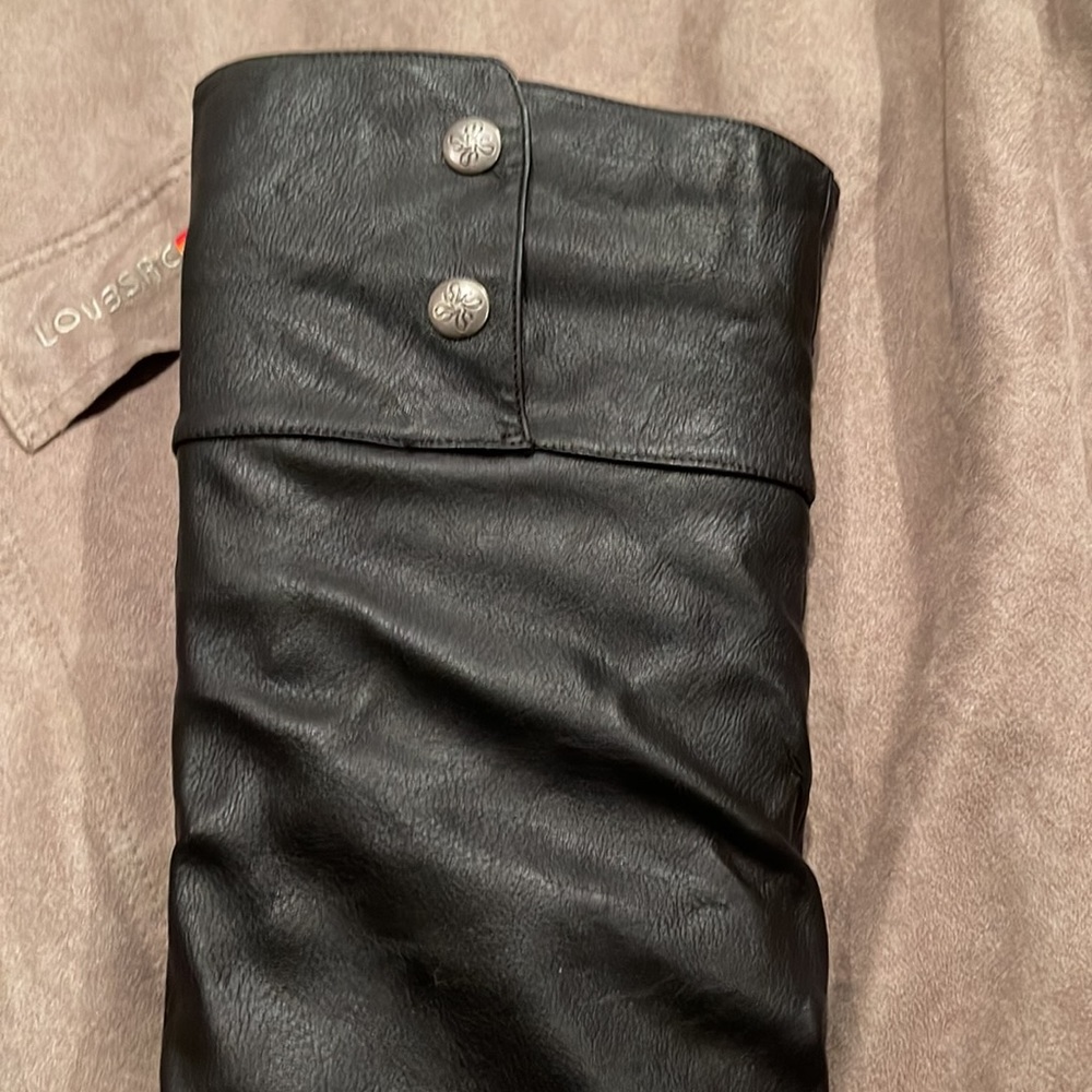 Boots - Picture 4 of 5
